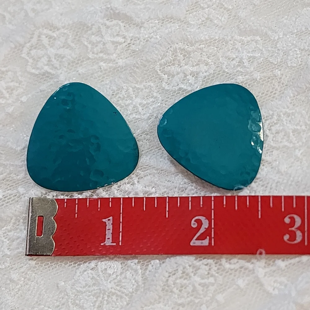 N/A turquoise colored